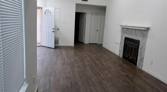 Building Photo - 14557 Robert I Walker Blvd