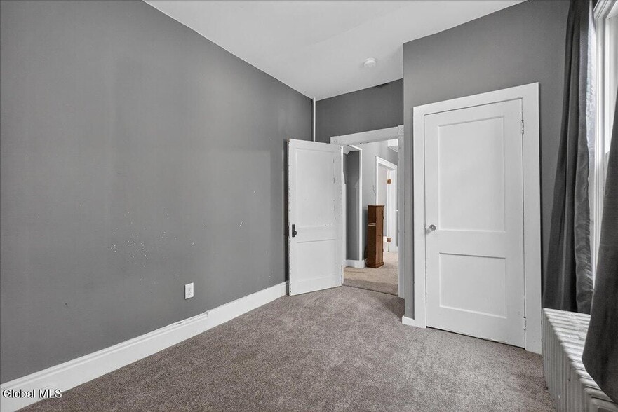 Building Photo - 415 Broadway