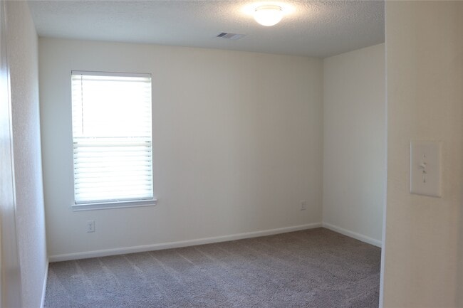 Building Photo - 20807 Sheffield Pk Dr