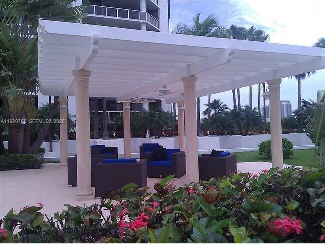 Building Photo - 3600 Yacht Club Dr