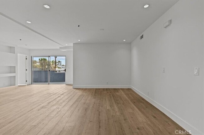 Building Photo - 939 Palm Ave