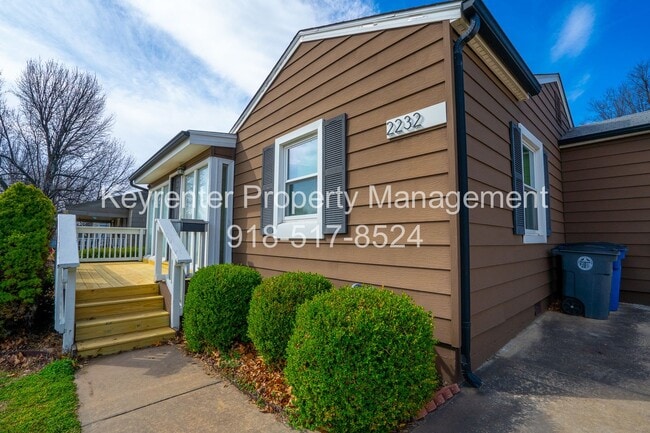 Building Photo - Charming And Cozy 2 Bedroom Home