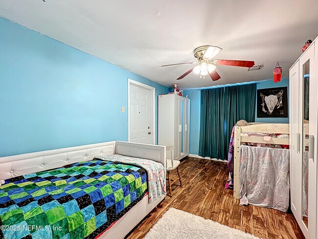 Building Photo - 2829 Goldenrod Cir E