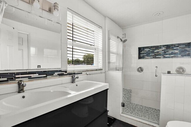 Building Photo - 6504 Lenore Dr