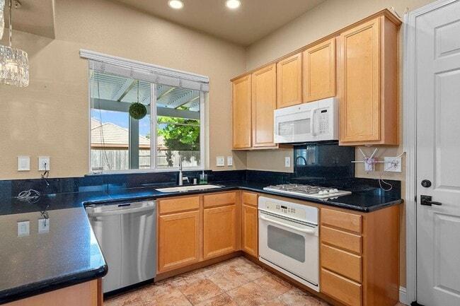 Building Photo - 8204 Ashcrest Ln