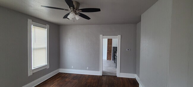 Building Photo - 2321 Ashland Ave