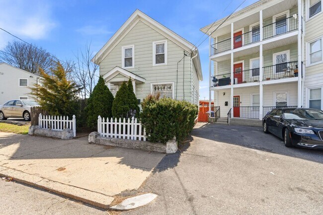 Building Photo - Pawtucket/Woodlawn Single Family Home - $2,695