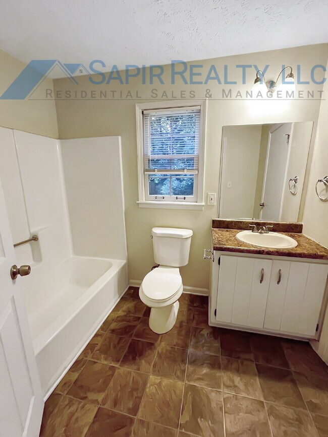 Building Photo - 4125 Maple Ferry Dr