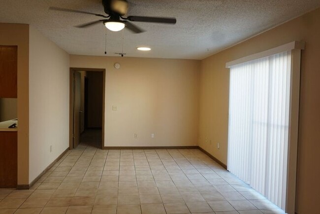 Building Photo - 2 bedroom 2 bathroom flat