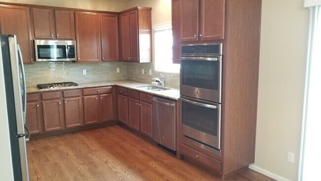 Building Photo - Beautiful 4/3/2 Fountain Valley Home Close...