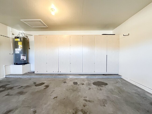 Building Photo - 2041 E Rawhide St