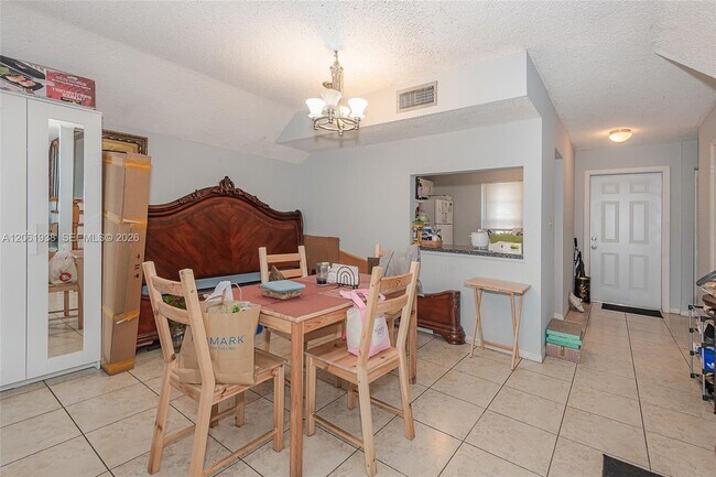 Building Photo - 6768 SW 39th Ct