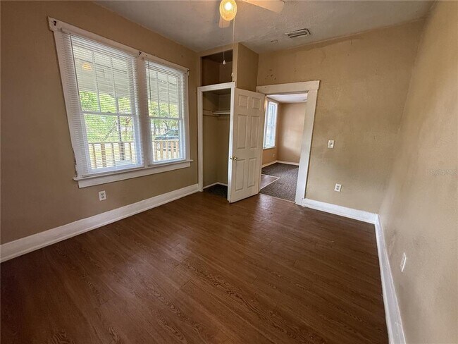 Building Photo - 314 W Crescent Dr