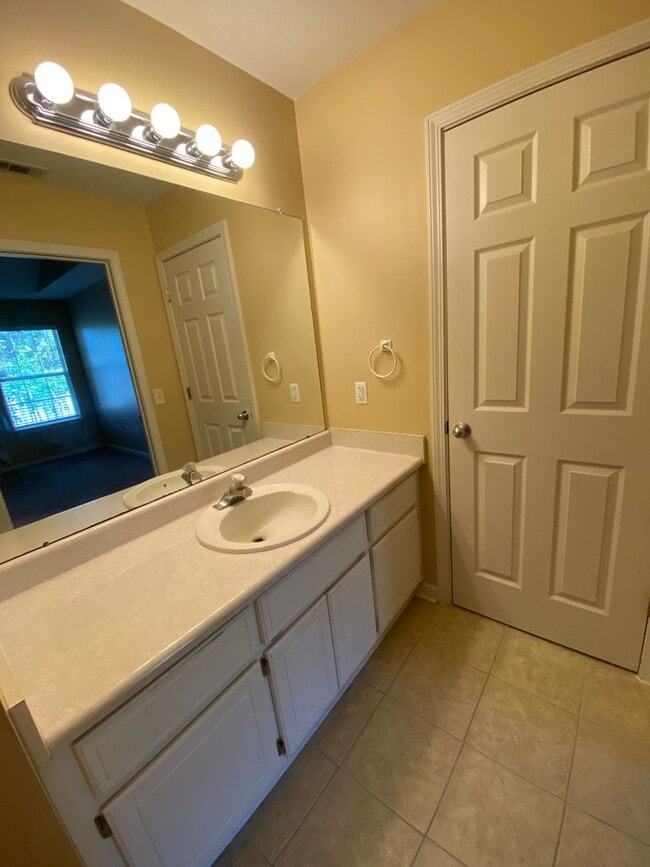 Building Photo - 3 bedroom 2 bath townhome in Towne Park