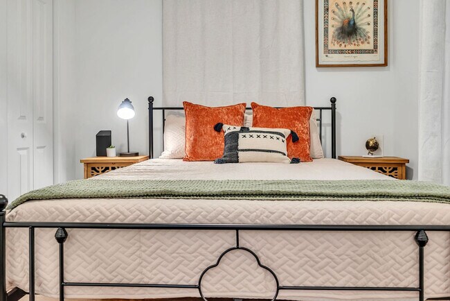 Building Photo - 1331 4th Ave N