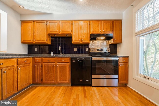 Building Photo - 2911 Montauk Ct