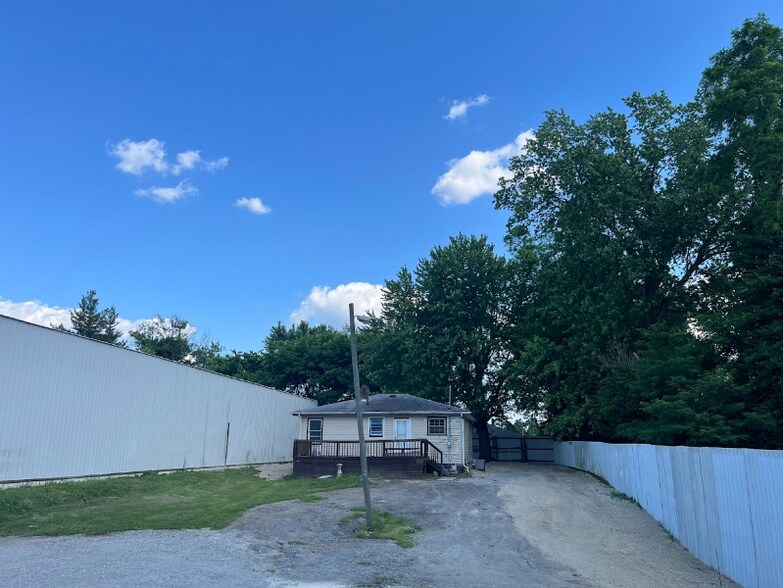 Building Photo - 1218 McCullough Pike