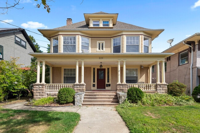 Primary Photo - 809 Edgewood Ave