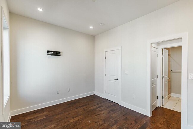 Building Photo - 1331 S Dover St