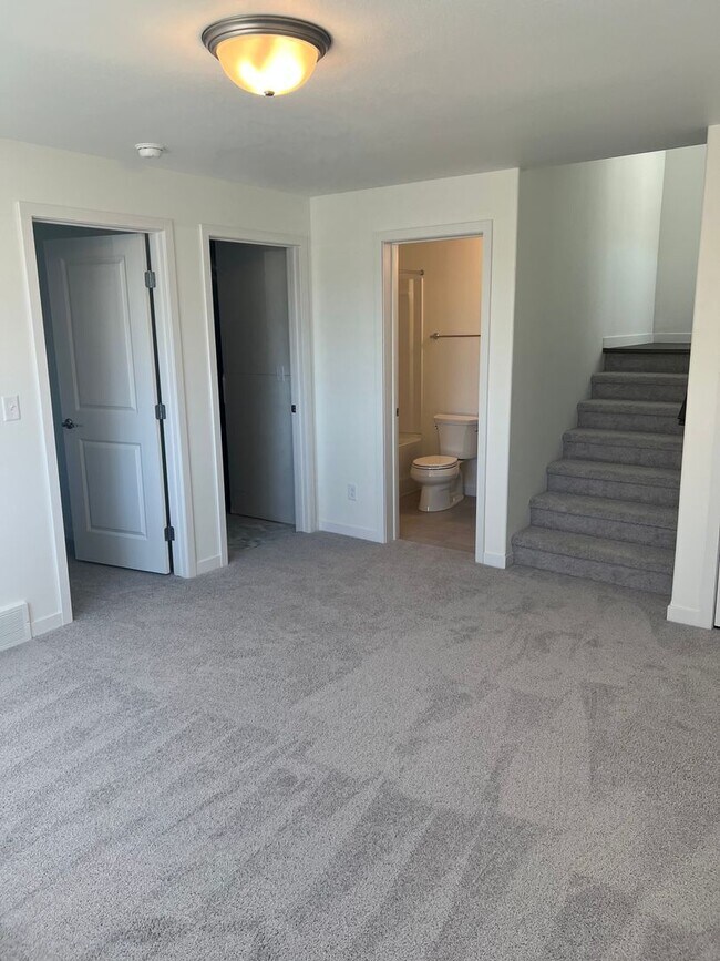 Building Photo - New 3 bedroom/2 bathroom house