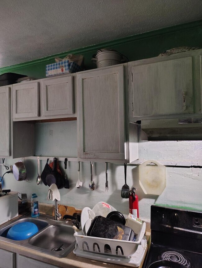 Building Photo - 353 W 26th St