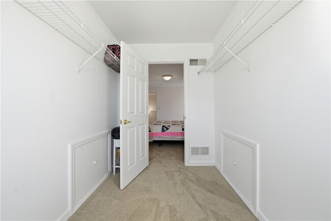 Building Photo - 819 Strasburg Dr