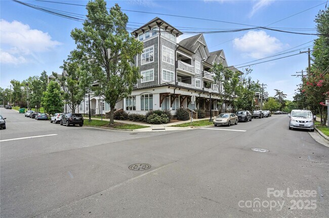 Primary Photo - 301 E Tremont Ave