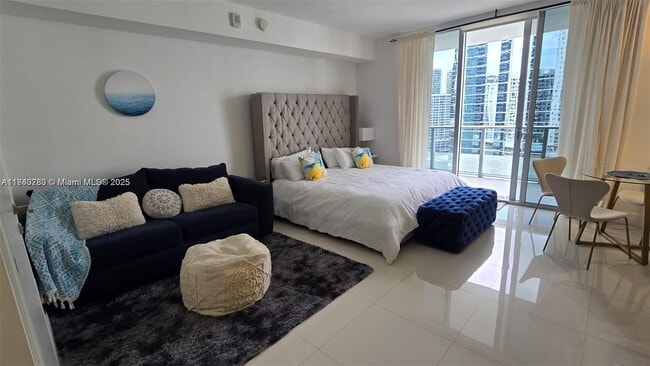 Building Photo - 1300 Brickell Bay Dr
