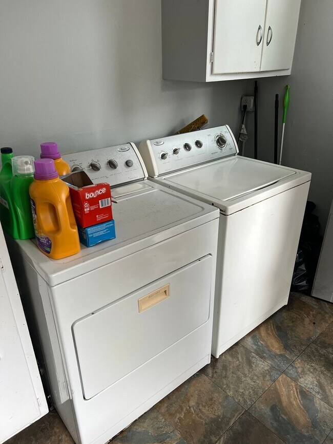 Building Photo - 500 SQFT. STUDIO UNIT NEAR DOWNTOWN HAYWARD. PRIME LOCATION, PRIVATE ENTRENCE, AND MORE!!!