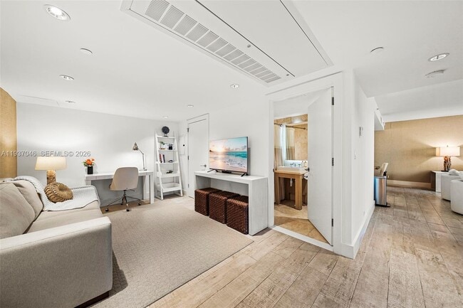 Building Photo - 102 24th St