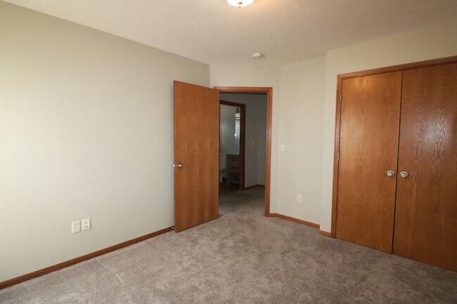 Building Photo - 412/414 Brookmont Drive