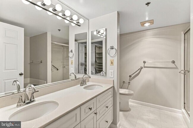 Building Photo - 2151 Jamieson Ave