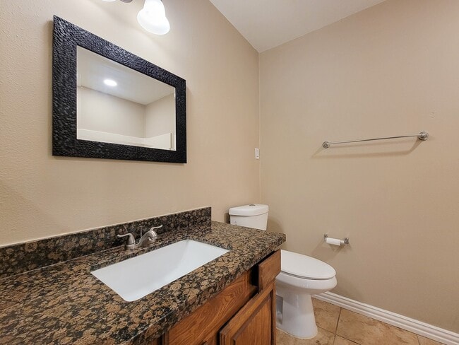 Building Photo - 10010 Sagecanyon Dr