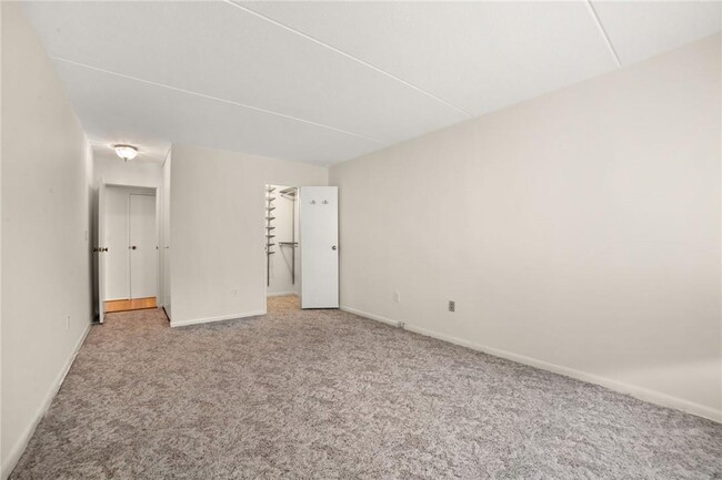 Building Photo - 200 High Point Dr