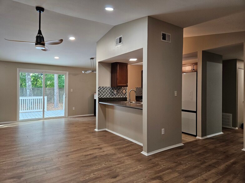Building Photo - 182 Forestview Cir