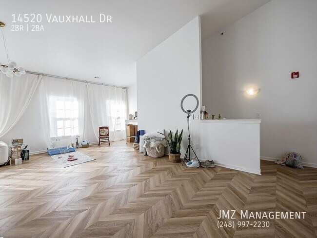 Building Photo - 14520 Vauxhall Dr