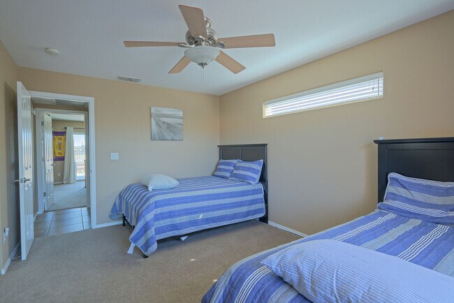 Building Photo - 2121 Desert Lakes Dr