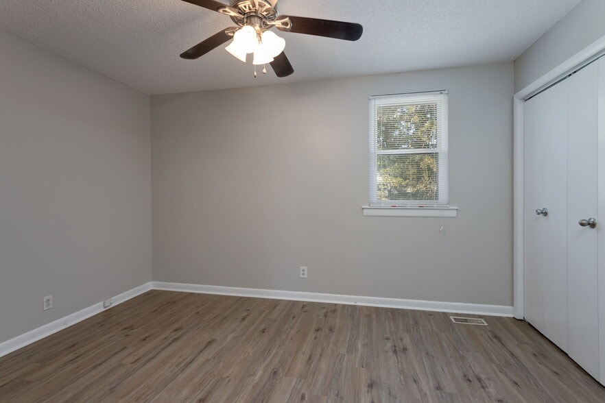 Building Photo - 241 Colt Dr B