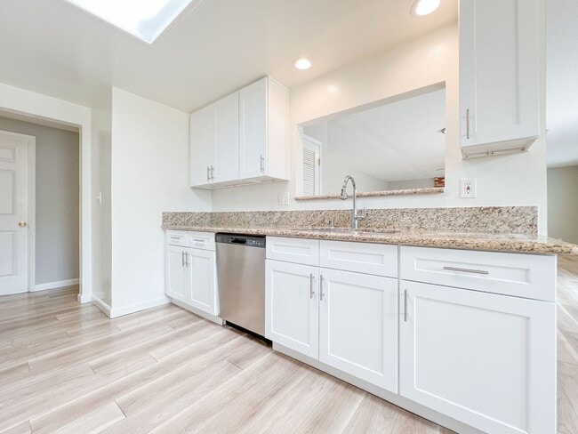 Building Photo - Santa Ana - Gorgeous Interior Remodel 4 be...