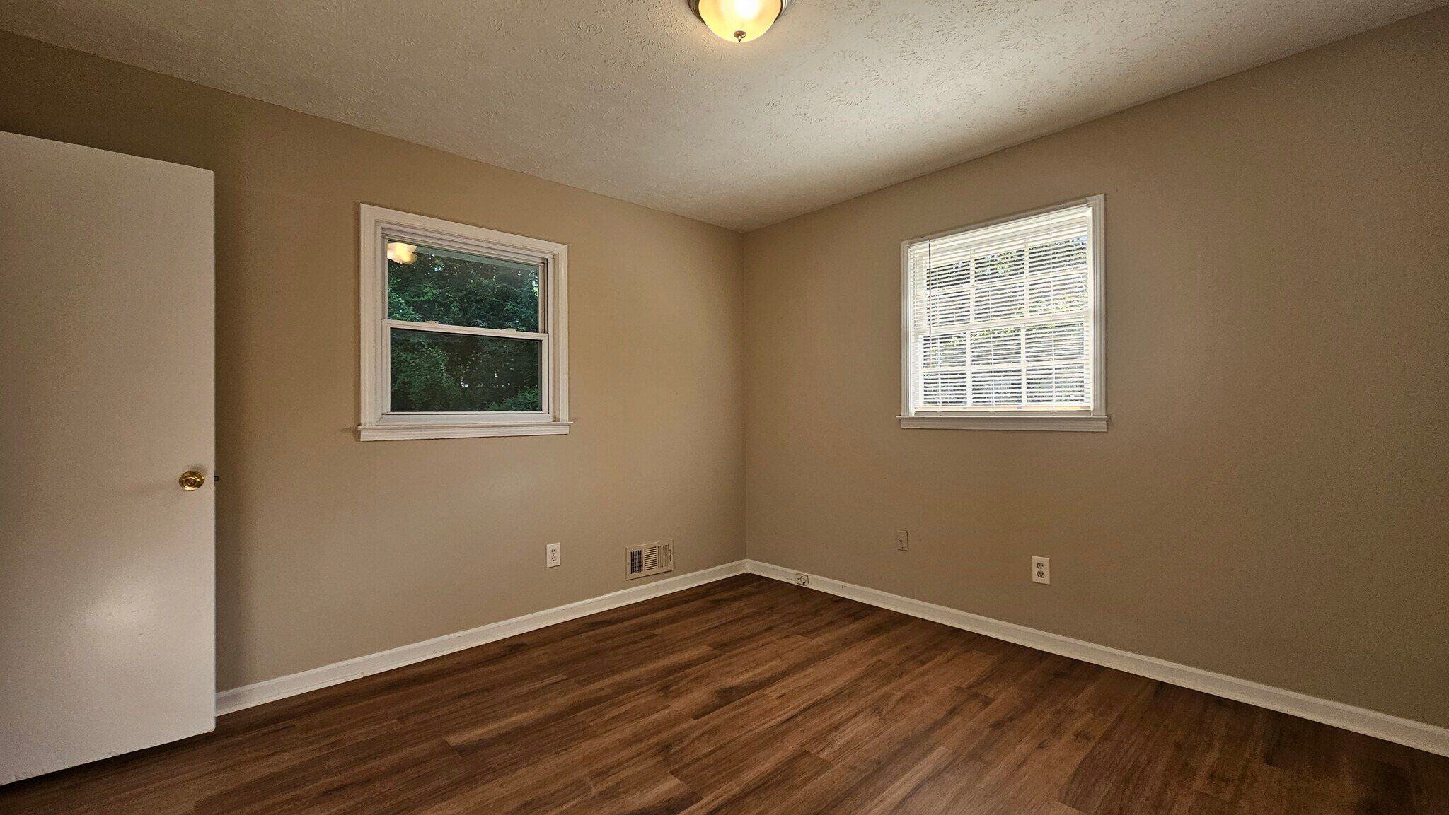 Master bedroom - 2323 Jomarc Way