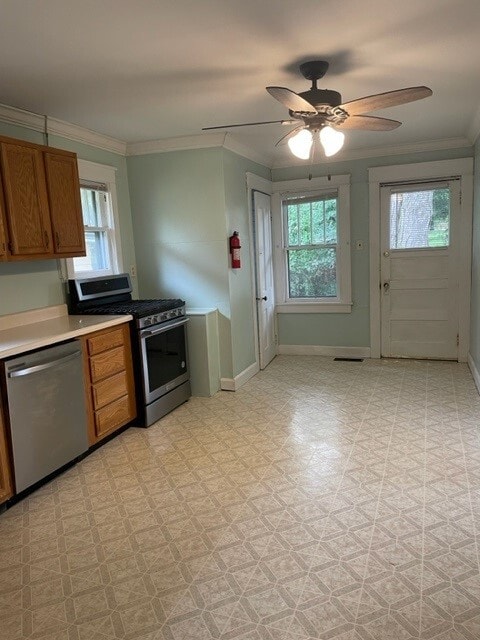 large eat-in kitchen with gas range - 215 E Vermilya Ave