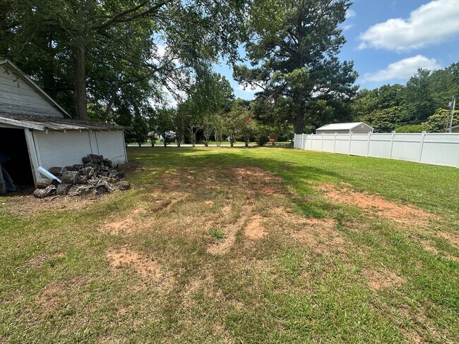 Building Photo - 306 Chinquapin Rd