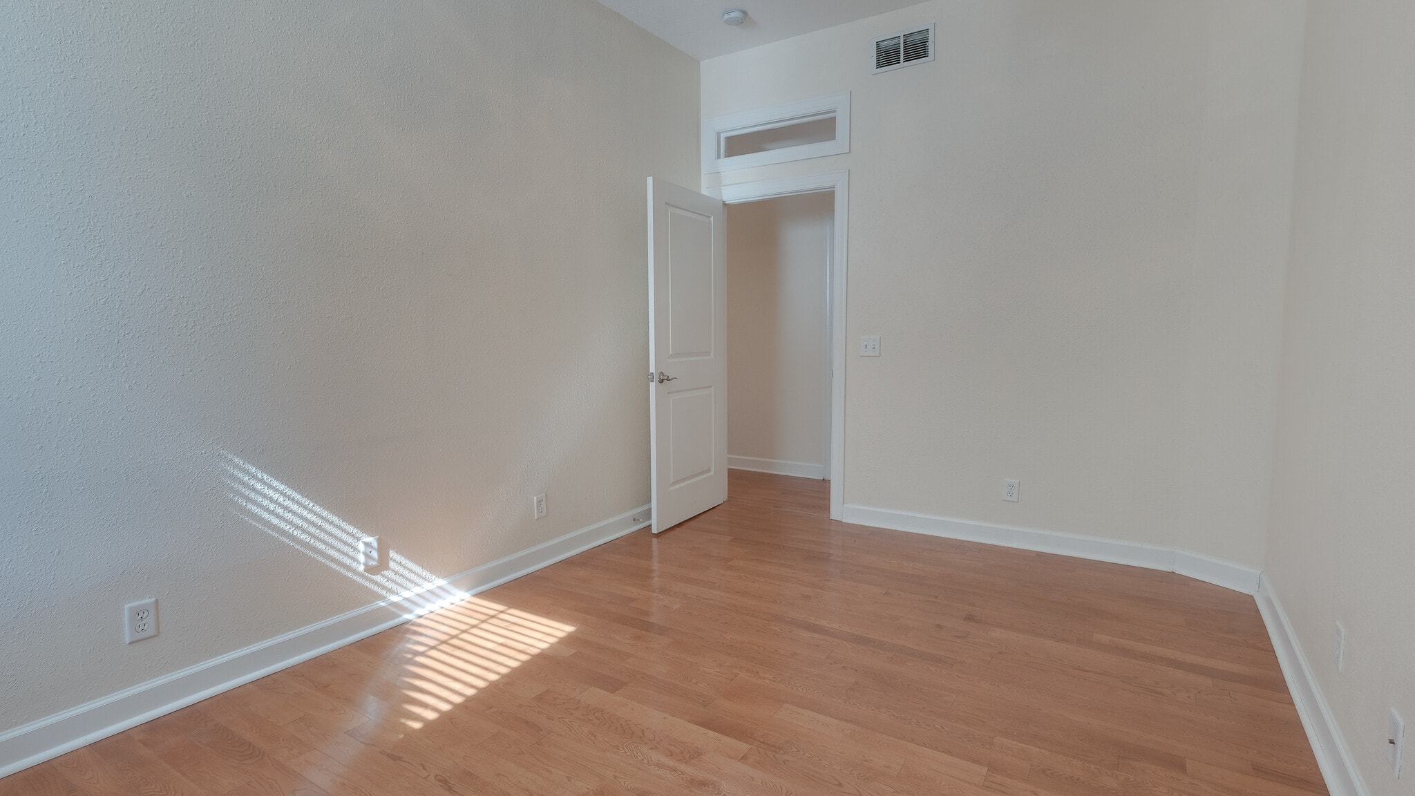 2nd Bedroom - 536 E Gwinnett St