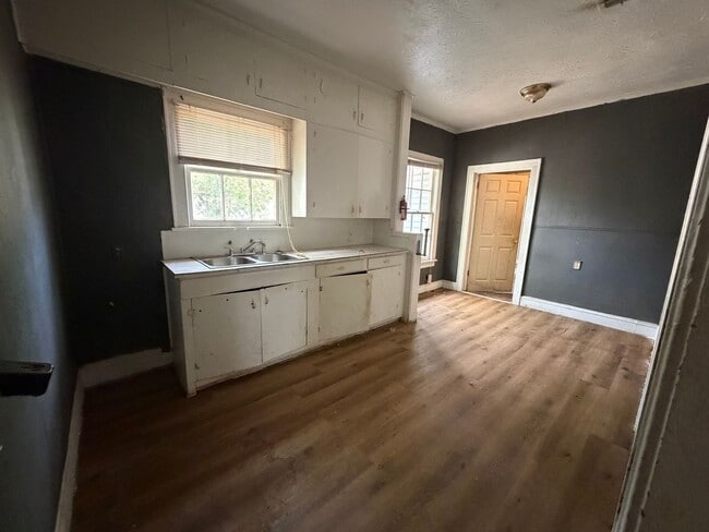 Building Photo - 6111 Lexington-