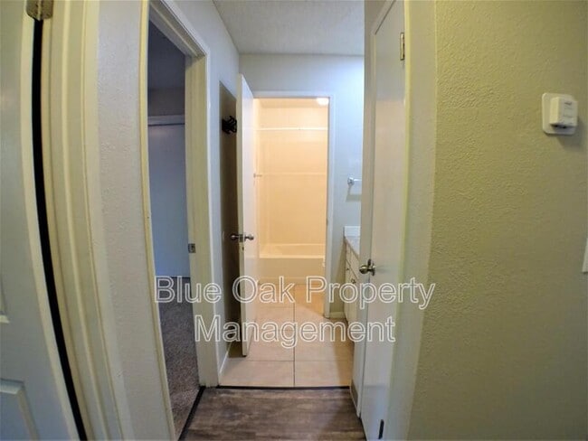 Building Photo - 346 Hickory St