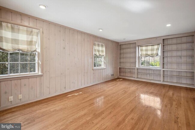 Building Photo - 5801 Hillburne Way