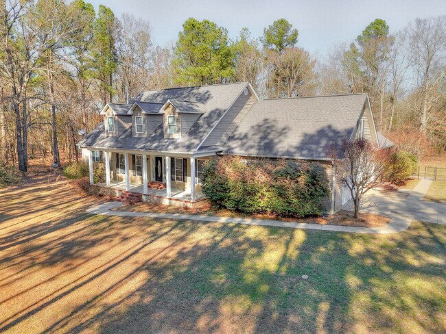 Building Photo - Large House on 3.5 Acres in Harlem