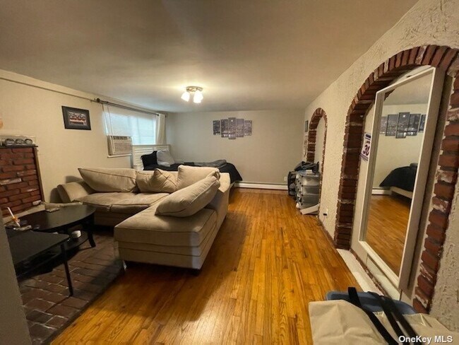 Building Photo - 258 Kellum St