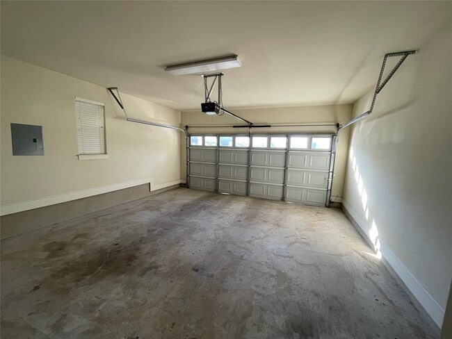 Building Photo - 6715 Windrift Way