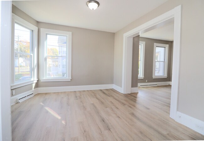 Building Photo - 154 Hawthorne Ave